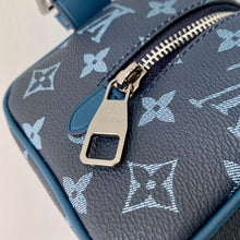 Load image into Gallery viewer, LOUIS LOCKER DOPP KIT (BLUE)