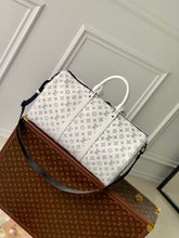 Load image into Gallery viewer, LOUIS KEEPALL BANDOULIERE 50 (WHITE)