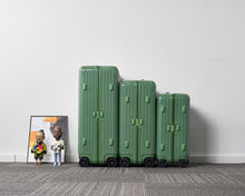 Load image into Gallery viewer, ESSENTIAL CABIN 36L (GLOSS PINE GREEN)