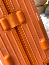 Load image into Gallery viewer, ESSENTIAL CABIN 36L (GLOSS ORANGE)