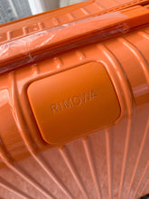 Load image into Gallery viewer, ESSENTIAL CABIN 36L (GLOSS ORANGE)