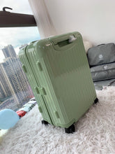Load image into Gallery viewer, ESSENTIAL CABIN 36L (GLOSS MINT GREEN)