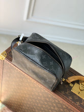 Load image into Gallery viewer, LOUIS LOCKER DOPP KIT (BLACK MONOGRAM)
