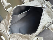 Load image into Gallery viewer, LOUIS KEEPALL BANDOULIÈRE 25 (WHITE)