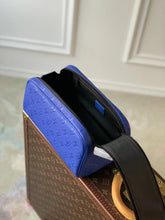 Load image into Gallery viewer, LOUIS DOPP KIT (ELECTRIC BLUE)