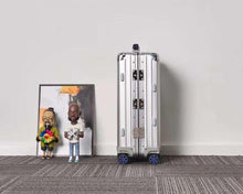 Load image into Gallery viewer, CLASSIC CABIN 36L SILVER (NAVY HANDLE)