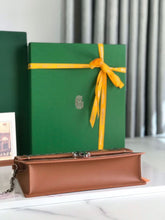 Load image into Gallery viewer, DUCHESSE MARIE-CAROLINE BAG (BLACK TAN)