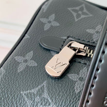 Load image into Gallery viewer, LOUIS LOCKER DOPP KIT (BLACK MONOGRAM)