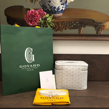 Load image into Gallery viewer, MUSE VANITY CASE (WHITE)