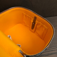 Load image into Gallery viewer, MUSE VANITY CASE (BLACK TAN)