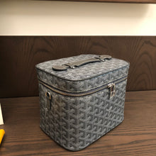 Load image into Gallery viewer, MUSE VANITY CASE (GREY)