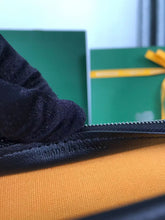 Load image into Gallery viewer, JOUVENCE MM TOILETRY BAG (BLACK)