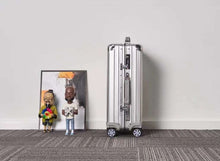 Load image into Gallery viewer, CLASSIC CABIN 36L SILVER (GREY HANDLE)