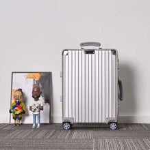 Load image into Gallery viewer, CLASSIC CABIN 36L SILVER (GREY HANDLE)