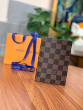 Load image into Gallery viewer, LOUIS CLASSIC CHECKED PASSPORT HOLDER (BROWN)