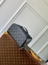 Load image into Gallery viewer, LOUIS TOILETRY MONOGRAM (BLACK)