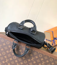Load image into Gallery viewer, LOUIS KEEPALL BANDOULIÈRE 25 (BLACK)