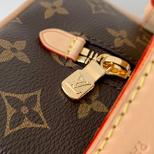 Load image into Gallery viewer, LOUIS LOCKER DOPP KIT (MONOGRAM)