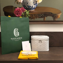 Load image into Gallery viewer, MUSE VANITY CASE (WHITE)