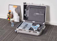 Load image into Gallery viewer, CLASSIC CABIN 36L SILVER (GREY HANDLE)