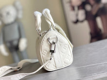 Load image into Gallery viewer, LOUIS KEEPALL BANDOULIÈRE 25 (WHITE)