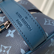 Load image into Gallery viewer, LOUIS LOCKER DOPP KIT (BLUE)