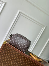 Load image into Gallery viewer, LOUIS LOCKER DOPP KIT (BROWN MONOGRAM)