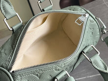 Load image into Gallery viewer, LOUIS KEEPALL BANDOULIÈRE 25 (PASTEL GREEN)