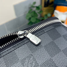 Load image into Gallery viewer, LOUIS TRIO PACKING CUBE CHECKERED (BLACK)