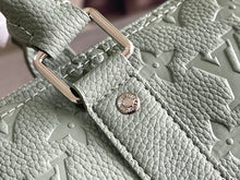 Load image into Gallery viewer, LOUIS KEEPALL BANDOULIÈRE 25 (PASTEL GREEN)