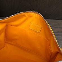 Load image into Gallery viewer, BOWLING 25 VANITY CASE (YELLOW)