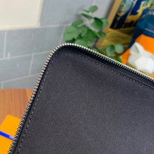 Load image into Gallery viewer, LOUIS TRIO PACKING CUBE CHECKERED (BLACK)