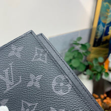Load image into Gallery viewer, LOUIS CLASSIC MONOGRAM PASSPORT HOLDER (BLACK)