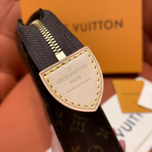 Load image into Gallery viewer, LOUIS MONOGRAM POUCH (BROWN)