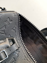 Load image into Gallery viewer, LOUIS KEEPALL BANDOULIÈRE 25 (BLACK)