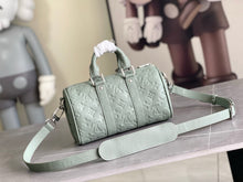 Load image into Gallery viewer, LOUIS KEEPALL BANDOULIÈRE 25 (PASTEL GREEN)