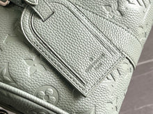 Load image into Gallery viewer, LOUIS KEEPALL BANDOULIÈRE 25 (PASTEL GREEN)