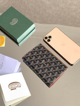 Load image into Gallery viewer, GRENELLE PASSPORT HOLDER (BLACK TAN)