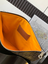 Load image into Gallery viewer, SENAT GM POUCH (BLACK TAN)