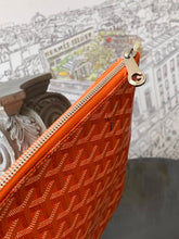 Load image into Gallery viewer, SENAT MM POUCH (ORANGE)