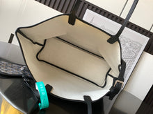 Load image into Gallery viewer, CHIEN GRIS PET BAG (BLACK)