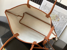 Load image into Gallery viewer, CHIEN GRIS PET BAG (BLACK TAN)