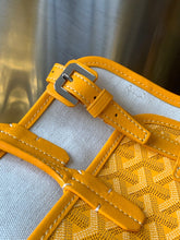 Load image into Gallery viewer, CHIEN GRIS PET BAG (YELLOW)