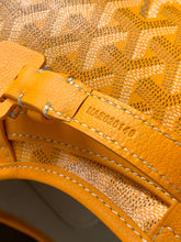 Load image into Gallery viewer, CHIEN GRIS PET BAG (YELLOW)