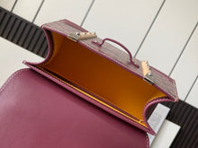 Load image into Gallery viewer, SAIGON STRUCTURE MINI BAG (BURGUNDY)