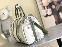 Load image into Gallery viewer, LOUIS KEEPALL BANDOULIERE 45 (WHITE AND GREEN)