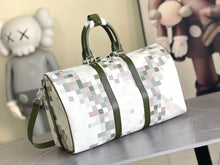 Load image into Gallery viewer, LOUIS KEEPALL BANDOULIERE 45 (WHITE AND GREEN)