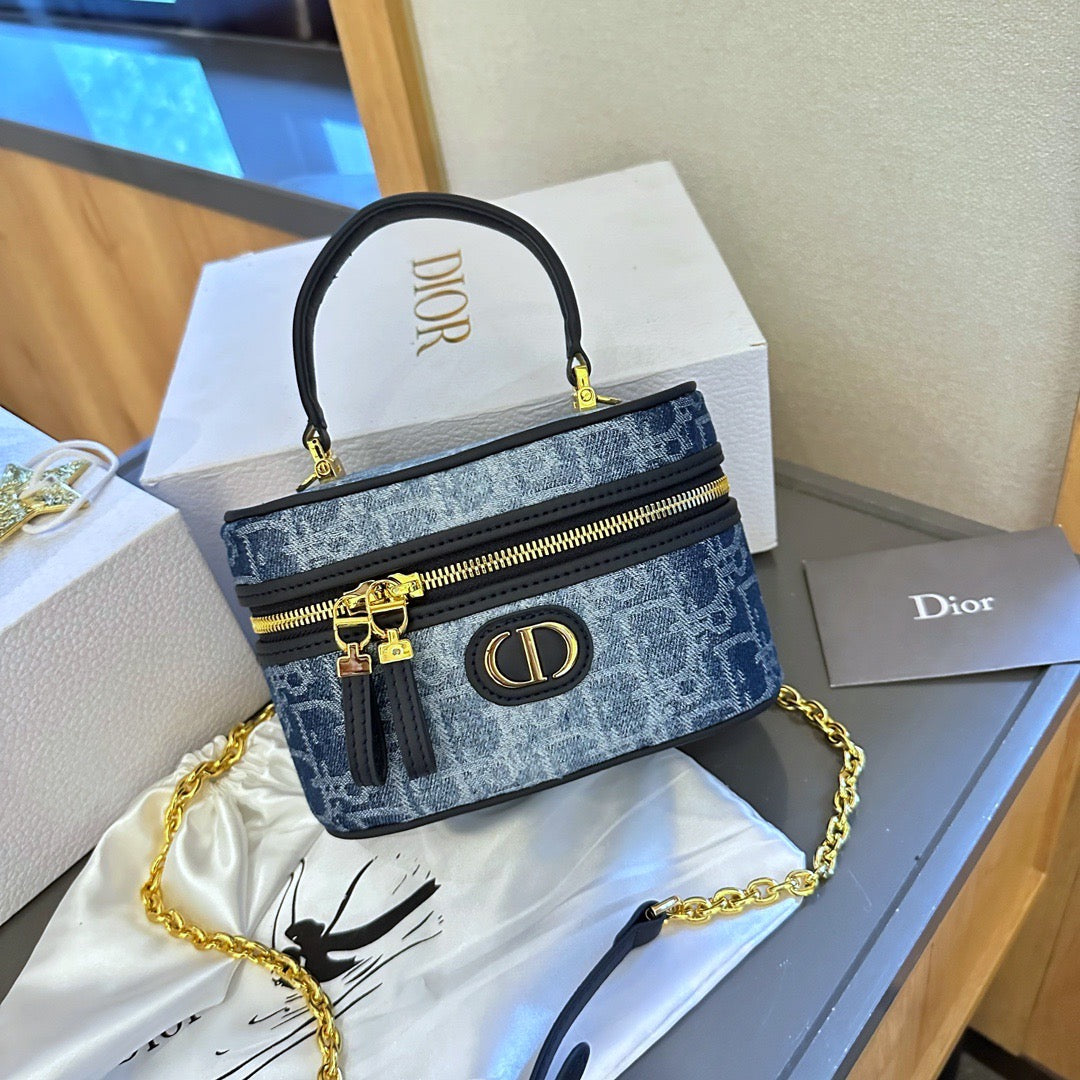 スピード配送◆送込【DIOR】30 Montaigne*ミニ*ヴァニティ 30 Montaigne Mini Vanity Case Blue Denim Dior Oblique