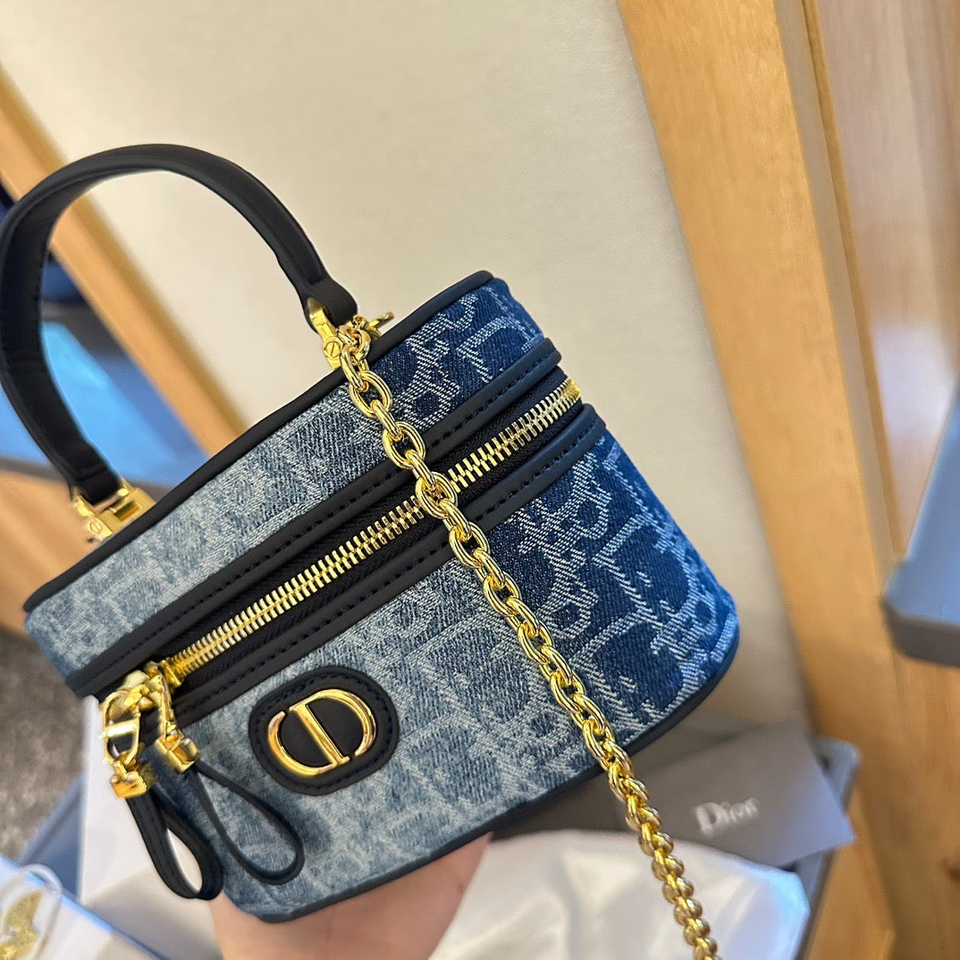 DIOR ディオール バニティ 30 Montaigne ミニ ヴァニティ ☆国内発送☆】DIOR 30 Montaigne ミニ ヴァニティバッグ (Dior