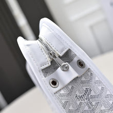 Load image into Gallery viewer, JOUVENCE MM TOILETRY BAG (WHITE)